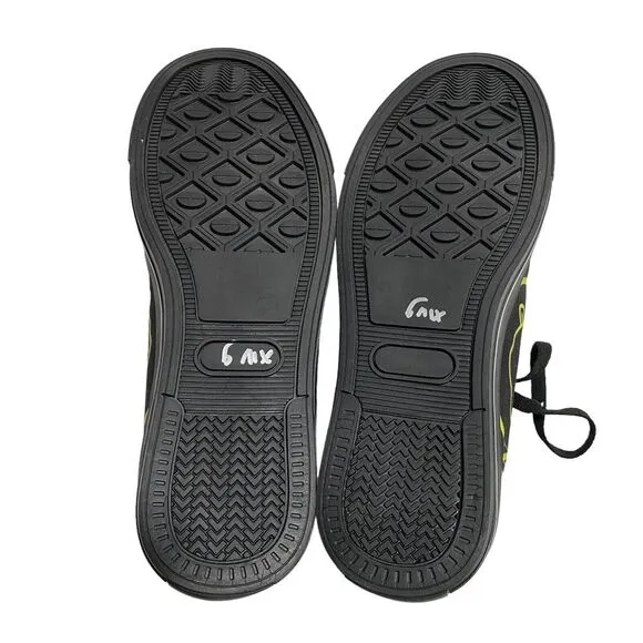 Nirvana Sneakers - Stylish‎ and Comfortable Shoes Sneakers Sz M7/F9 missing lace