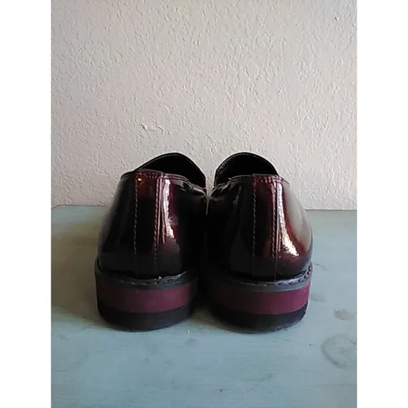 🌻NWOB Women's White Mountain Loafers Size 10 Burgundy