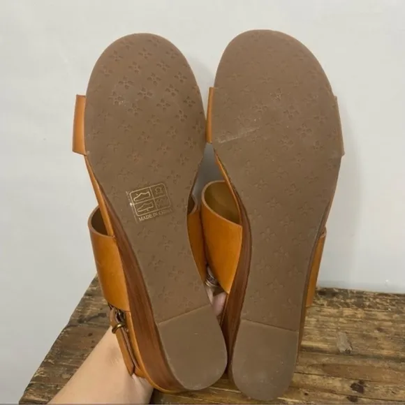 NWOT Patricia Nash Women's Tan Leather Wedge Sandals (11)
