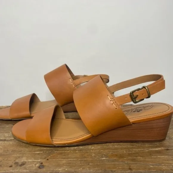 NWOT Patricia Nash Women's Tan Leather Wedge Sandals (11)