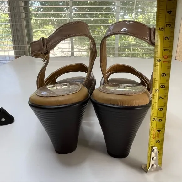 NWOT Softspots Women´s Neima , Color Almond Patent, Comfortable Shoes, Size 8.5M