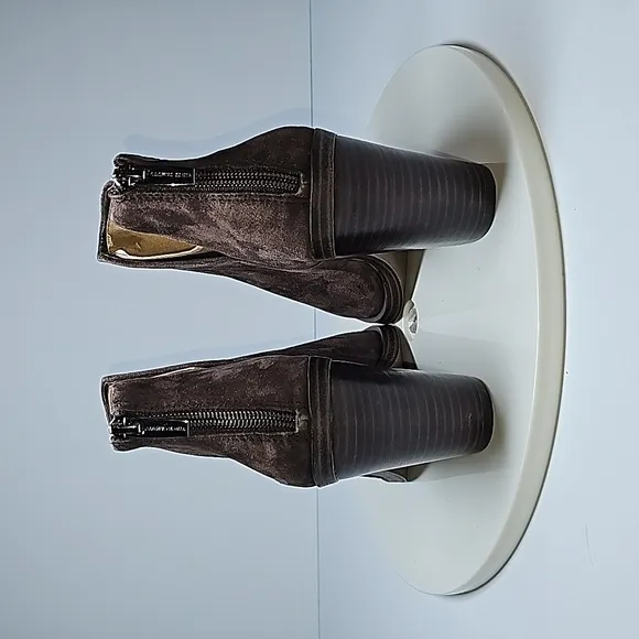 NWOT Vince Camuto Gigiette Booties Ankle Boots Pull-On Pointed Suede Brown 7.5