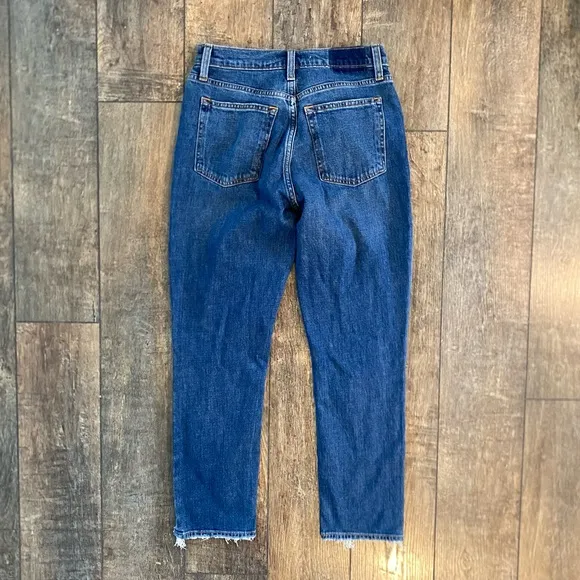 nwt abercrombie high rise skinny jean medium wash distressed size 26/2 regular