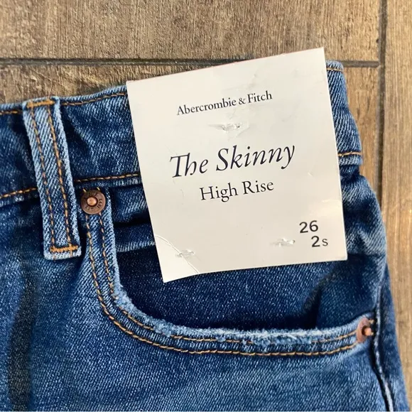 nwt abercrombie high rise skinny jean medium wash distressed size 26/2 regular