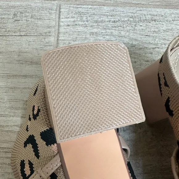NWT Cosy Island SoftWave Cut Out Block Heeled Mules