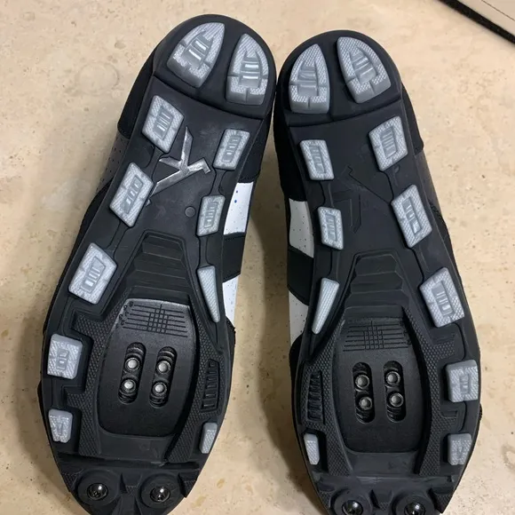 Nwt fizik women’s mountain biking/ cycling / racing/ spinning shoes 🚵‍♀️