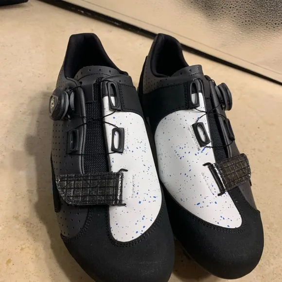 Nwt fizik women’s mountain biking/ cycling / racing/ spinning shoes 🚵‍♀️