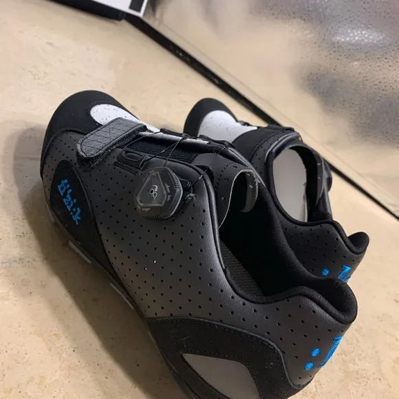 Nwt fizik women’s mountain biking/ cycling / racing/ spinning shoes 🚵‍♀️