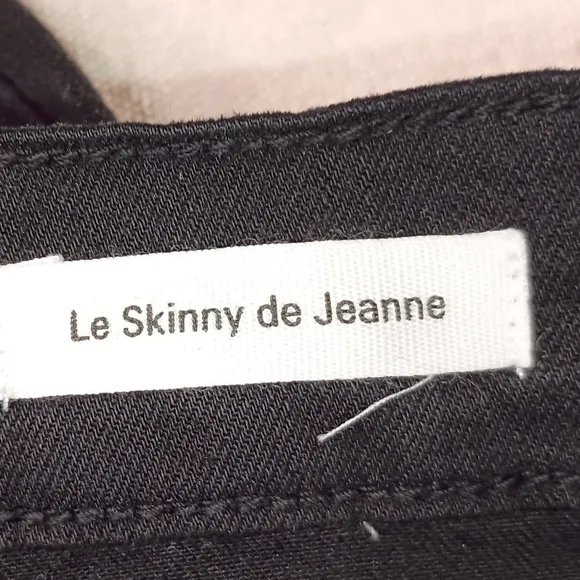 NWT Frame Black Distressed skinny Jeans (#1,160)