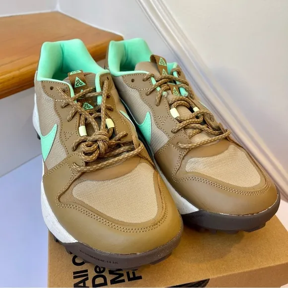 NWT Nike ACG Lowcate Athletic Trail Shoes Unisex Green / Brown