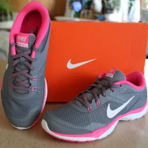 NWT Nike Flex TR 5 Sneaker Shoes Style 724858 – Gray/Pink, Size 6.5