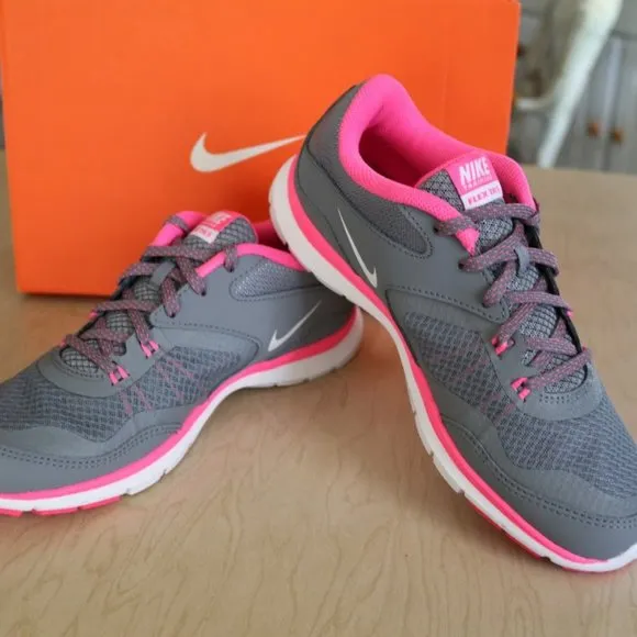 NWT Nike Flex TR 5 Sneaker Shoes Style 724858 – Gray/Pink, Size 6.5