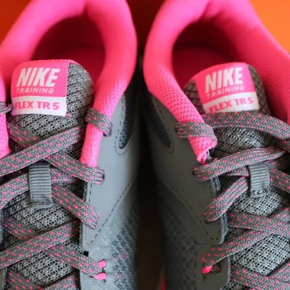 NWT Nike Flex TR 5 Sneaker Shoes Style 724858 – Gray/Pink, Size 6.5