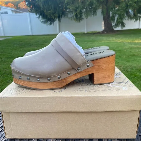 NWT/NIB Free People Women Calabasas Clogs Shoes in Washed Taupe (Size 9)