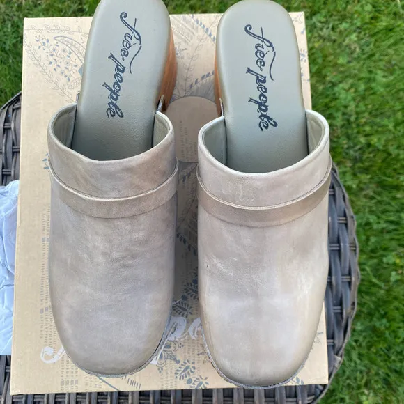 NWT/NIB Free People Women Calabasas Clogs Shoes in Washed Taupe (Size 9)