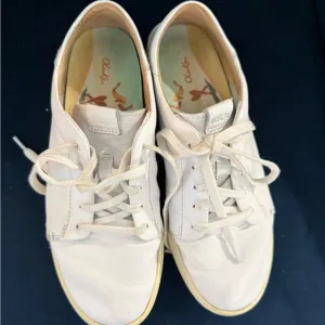 OluKai White Leather Sneakers Minimalist Design