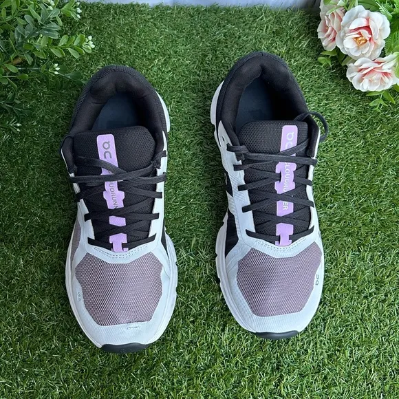 On cloud WOMEN'S CLOUDRUNNER -HERA size 9 women