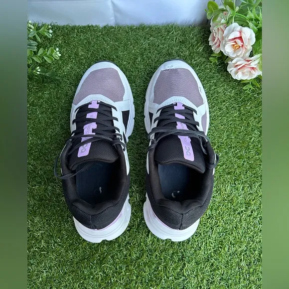 On cloud WOMEN'S CLOUDRUNNER -HERA size 9 women
