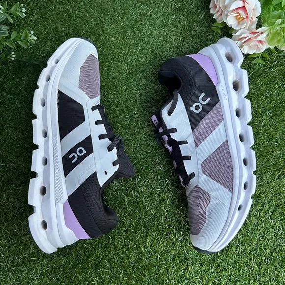 On cloud WOMEN'S CLOUDRUNNER -HERA size 9 women