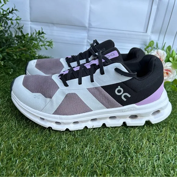 On cloud WOMEN'S CLOUDRUNNER -HERA size 9 women