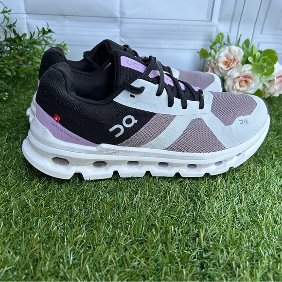 On cloud WOMEN'S CLOUDRUNNER -HERA size 9 women