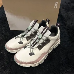ON CLOUDAWAY Ice Moss athletic training shoes sneakers women’s 8.5 new