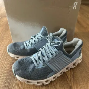 ON CLOUDSWIFT blue athletic training lace up shoes sneakers women's 6.5