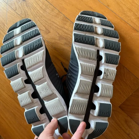 On Cloudswift - Running shoes - Black &amp; Charcoal
