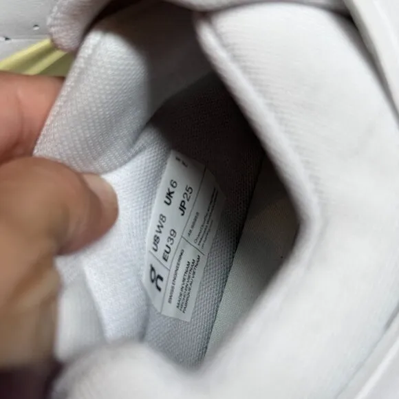On Running THE ROGER Advantage White Hay Sneaker‎ Shoes Size 8 NEW WITH TAG