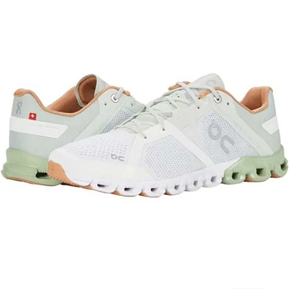 ON Running Women Cloudflow -Aloe/White size 6 new