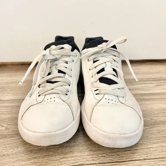 OnCloud OC Women's The Roger Advantage Tennis Sneakers in White/Midnight 6.5