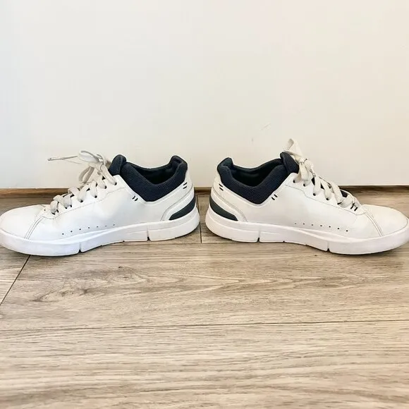 OnCloud OC Women's The Roger Advantage Tennis Sneakers in White/Midnight 6.5