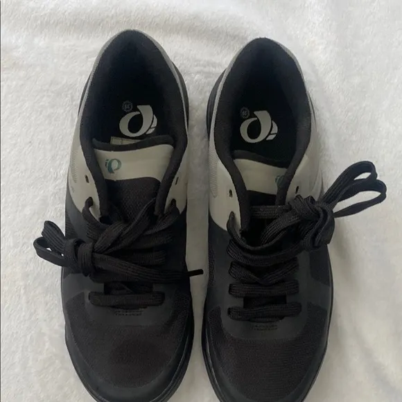 Pearl Izumi women’s Black and Gray Athletic Shoes Canyon mountain