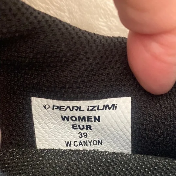 Pearl Izumi women’s Black and Gray Athletic Shoes Canyon mountain