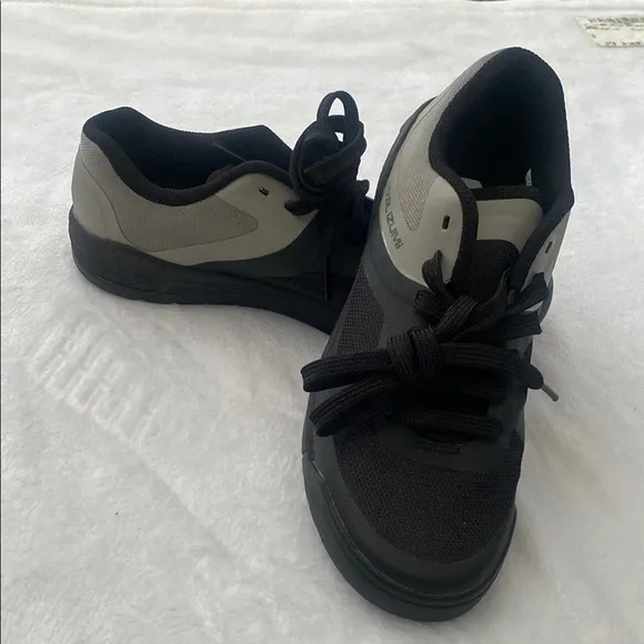 Pearl Izumi women’s Black and Gray Athletic Shoes Canyon mountain
