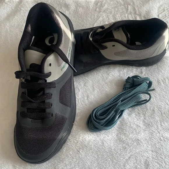 Pearl Izumi women’s Black and Gray Athletic Shoes Canyon mountain
