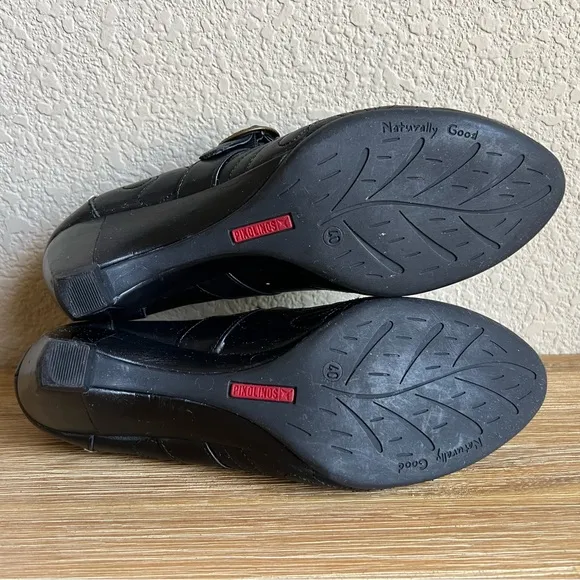 PIKOLINOS Black Heels with Decorative Swirl