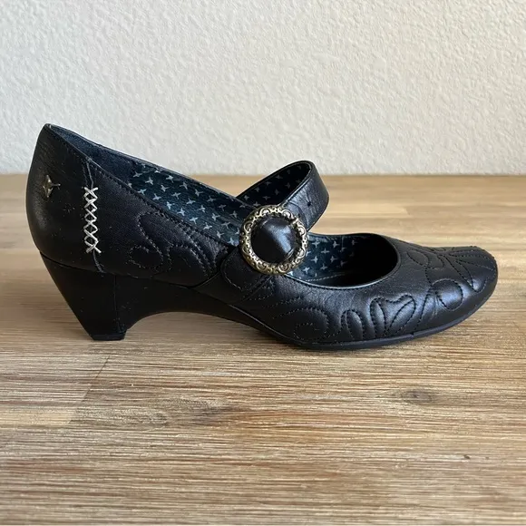 PIKOLINOS Black Heels with Decorative Swirl