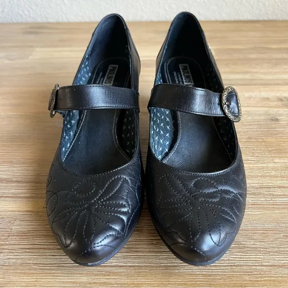 PIKOLINOS Black Heels with Decorative Swirl