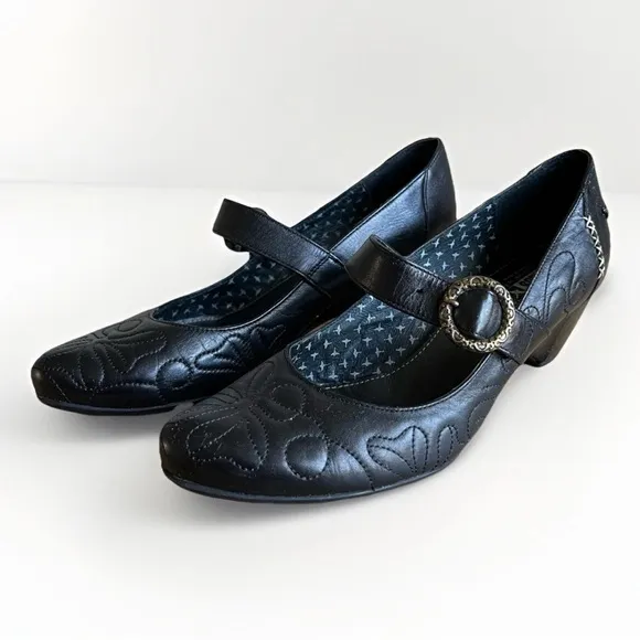 PIKOLINOS Black Heels with Decorative Swirl