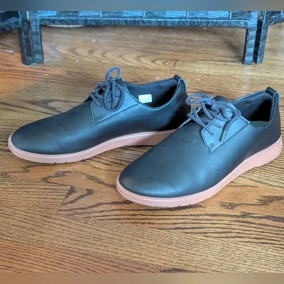 PONTO shoes Sneakers  Lace-Up The Pacific Mens  Sz 9 Excellent Condition NICE