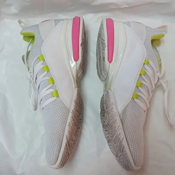 Puma Axelion White and Pink Women's Sneakers Size 10