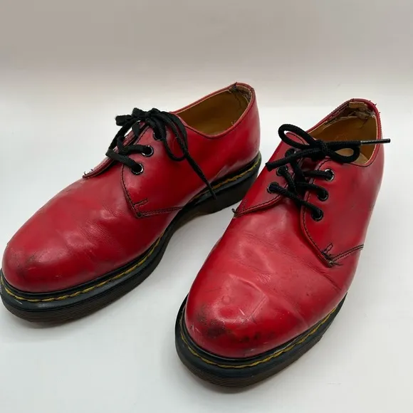 RARE Dr. Martens Vintage MADE IN ENGLISH Bright Red Leather Platform oxfords 5