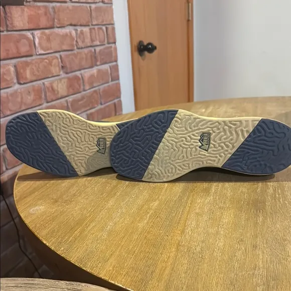 REI Co-Op Beyonder Low Men’s 11 EU 45 Knit Shoes Gray/ YellowTrailbed Insole