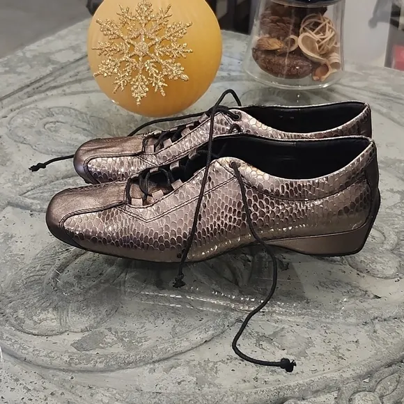 Roberto CAPUCCI women's Metallic Snakeskin Lace-Up Shoes 7 b