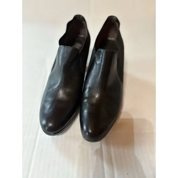 Rockport Womans Black leather heel shoes size 8M