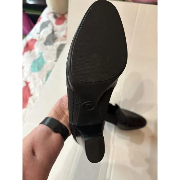 Rockport Womans Black leather heel shoes size 8M