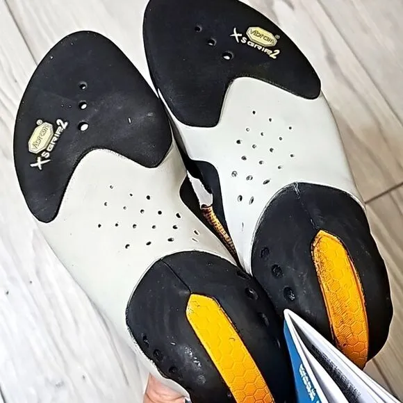 (S-AB137)  SCARPA Booster Vegan Rock Climbing Shoes Sz 7 Women's- 6 Men's