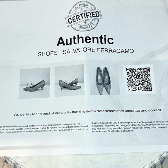 Salvatore Ferragamo Snakeskin Leather PointyToe  Pump Kitten 2” Heel Shoe Size 8