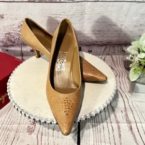 Salvatore Ferragamo Snakeskin Leather PointyToe  Pump Kitten 2” Heel Shoe Size 8